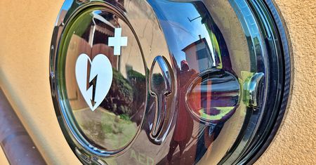 Urządzenia, które mogą uratować życie. Gdzie na terenie Słupska znajdują się defibrylatory AED?