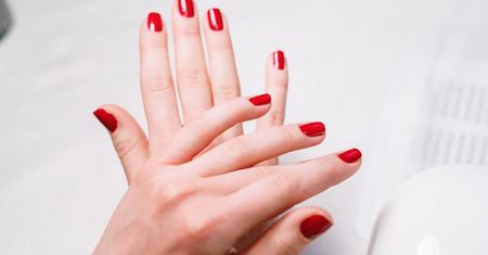Zestaw do hybrydy. Ten manicure możesz wykonać samodzielnie w domu