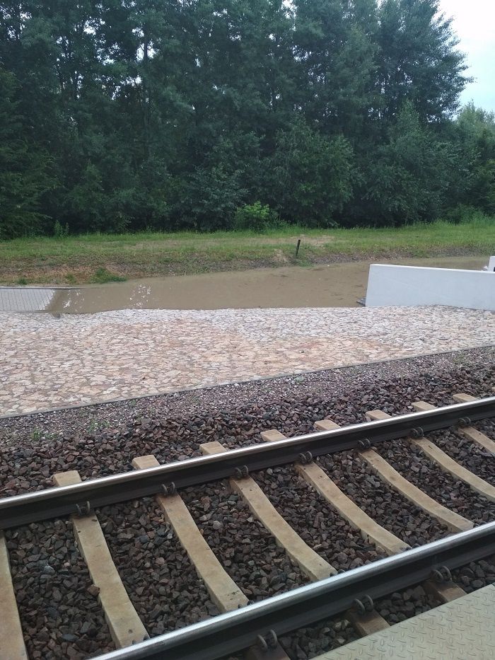 Zalane wejście na przystanek kolejowy Lublin - Zachód