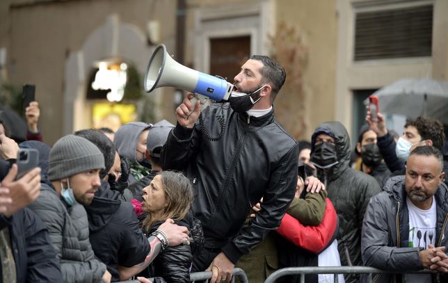 Protest na ulicach Rzymu. Domagali się zniesienia restrykcji