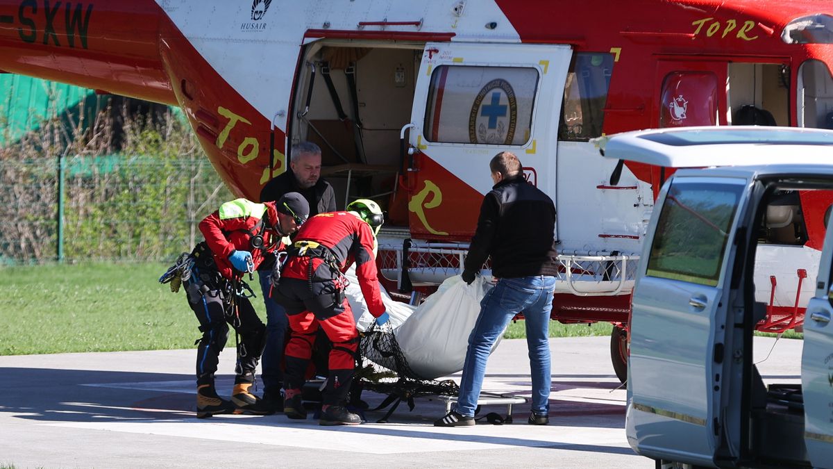 Transport ciał ofiar 