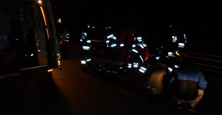Samochód osobowy wpadł do rzeki Kamienna