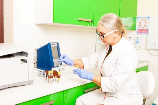 Wczesne objawy SM. To zaniepokoi nawet 20-latka!