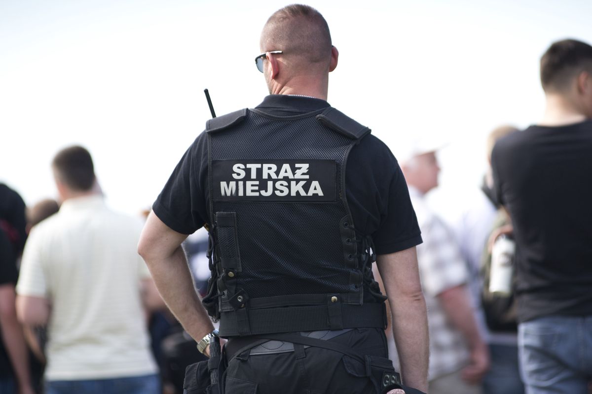 Warszawscy policjanci z Pragi-Południe zatrzymali 34-latka, który strzelał do funkcjonariuszy Straży Miejskiej z broni czarnoprochowej. 