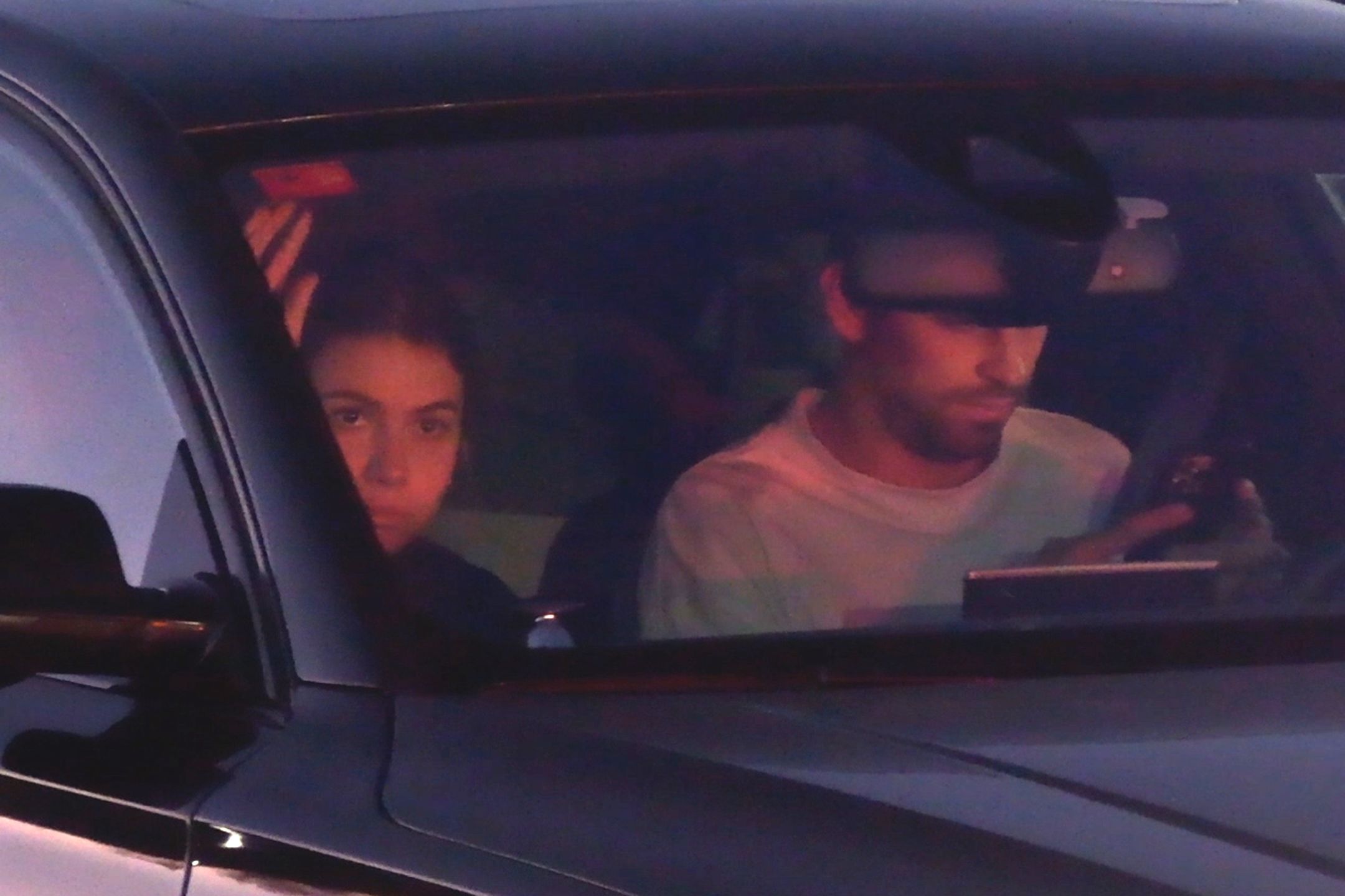 Gerard Pique "przyłapany" z nową dziewczyną