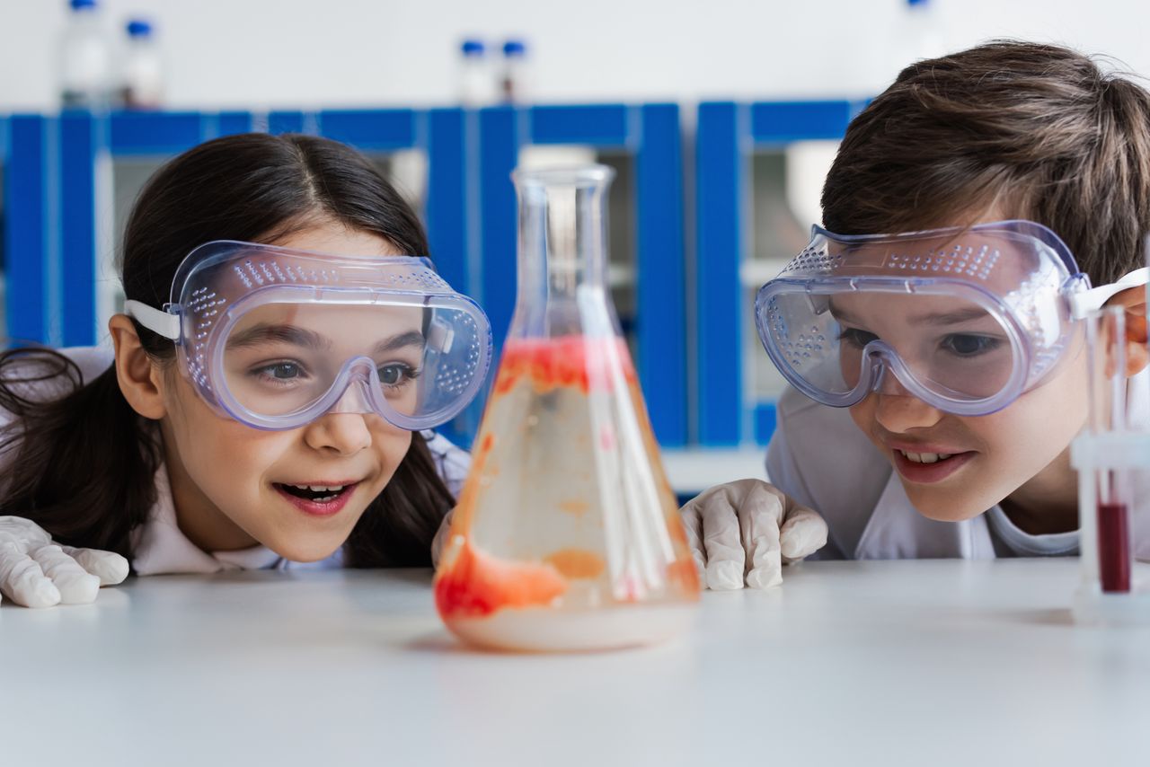 Białobrzegi: Uniwersytet Dziecięcy w świecie chemii i fizyki