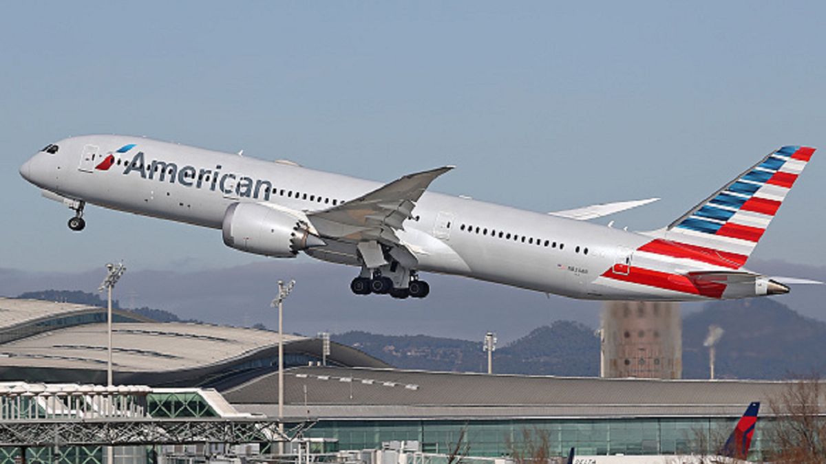 Pijany 21-latek oddał mocz na współpasażera.