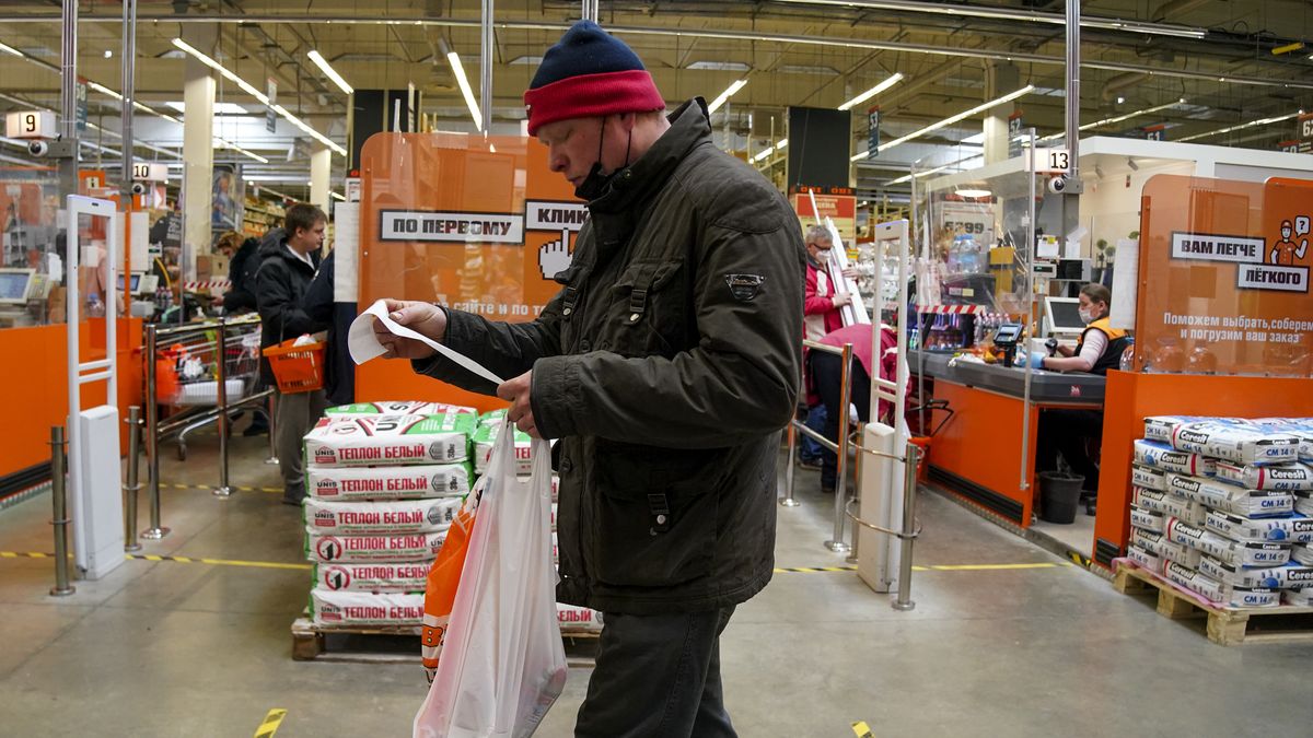 MOSCOW, RUSSIA - MARCH 08: âA view of the store of Germany-based OBI firm in Moscow, Russia on March 08, 2022. The OBI company, based in Germany, said in a written statement that it has decided to shut down its 27 stores in Russia. (Photo by Pavel Pavlov/Anadolu Agency via Getty Images)