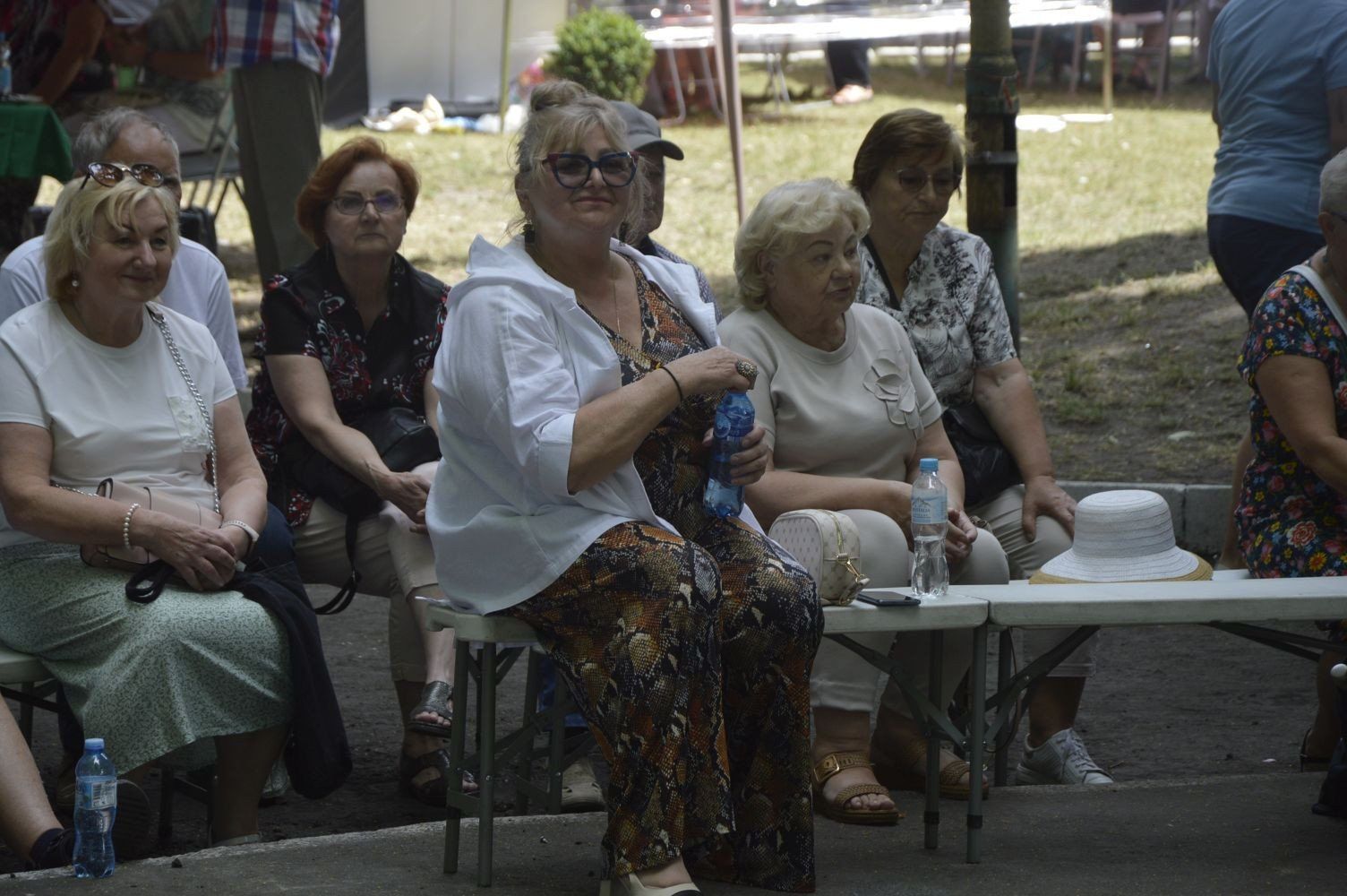 Organizacje pozarządowe prezentują się na festynie przy Domu Kultury Kolejarza.