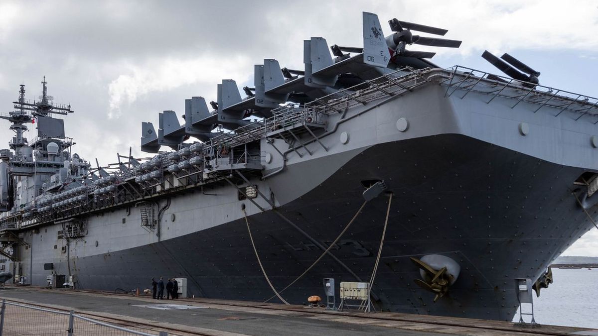 Okręt USS Kearsarge.