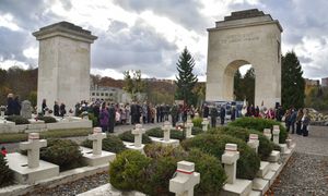 Rozbłysły m.in. we Lwowie. 40 tys. zniczy na polskich cmentarzach