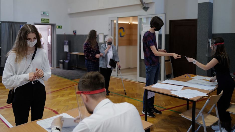 Warszawa. Chętni do obwodowych komisji wyborczych poszukiwani