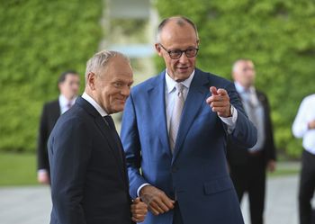 "Niemcy są coś Polsce winni za zbrodnie". "Der Spiegel" pisze o 10 tys. zł dla ofiar