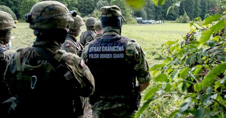 "Die Welt" o uchodźcach przy polskiej granicy: Polska chce pokazać siłę