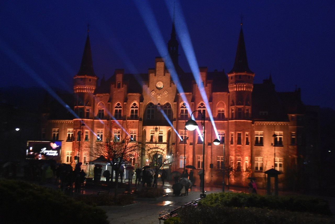 Wałbrzych: Na placu Magistrackim kolejny raz zapłonęły Lampiony Pamięci