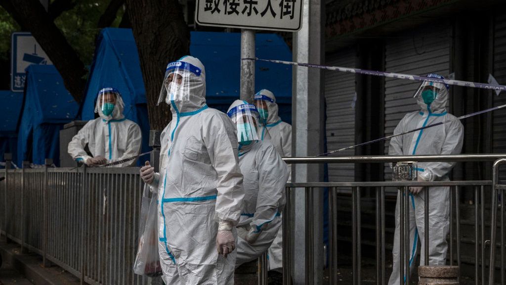 Chiny utrzymują krajową politykę  zero-COVID-19