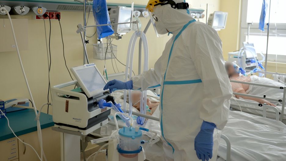 Oddzia? covidowy w Przemy?luFot. Lukasz Solski/East News, Przemysl. 5.05.2021. Pacjenci na oddziale covidowym Wojewodzkiego Szpitala w Przemyslu.LUKASZ SOLSKI