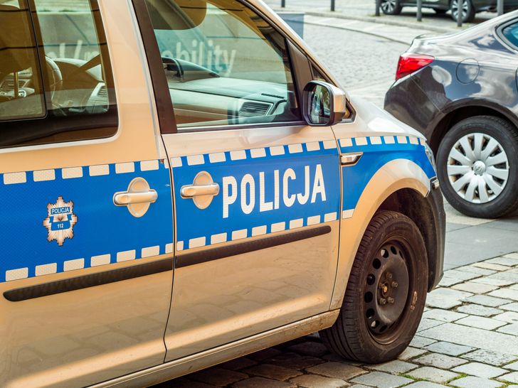 Chciał kupić Poloneza przez Internet. Stracił 1700 zł, a samochód nie istniał