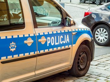 Chciał kupić Poloneza przez Internet. Stracił 1700 zł, a samochód nie istniał