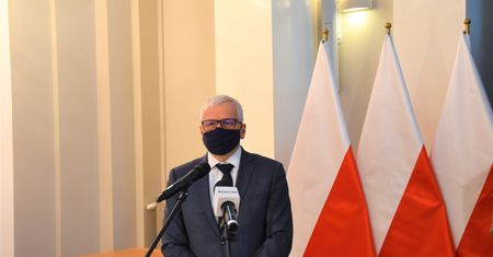 Koronawirus. "Walczę z fakenewsami". Mocne słowa wojewody