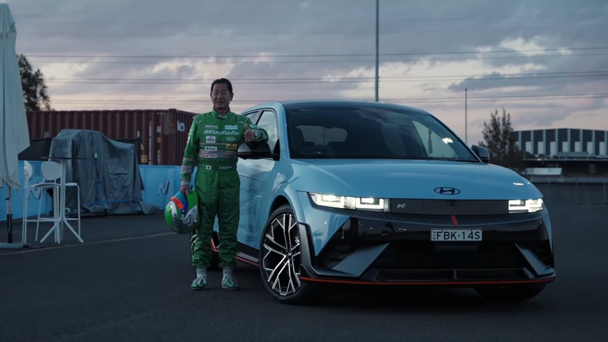 Keiichi Tsuchiya driftował samochodem elektrycznym po raz pierwszy w życiu