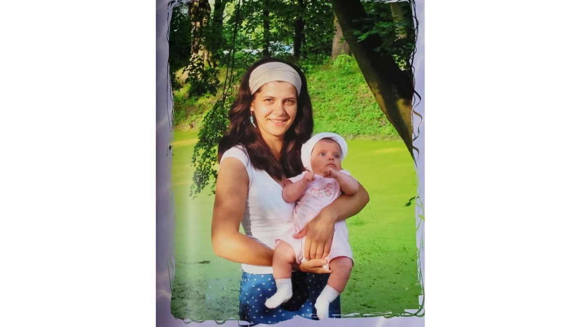 Emilka w objęciach Agnieszki. Dziewczynka po urodzeniu dostaje 10 punktów w skali Apgar. Kłopoty zaczynają się później