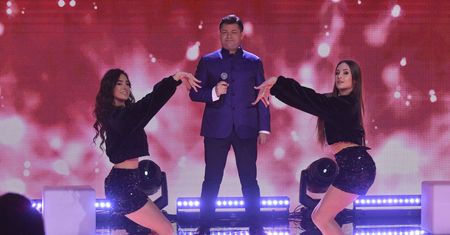 Medioznawca: wypinające się girlsy to żenada, która nie powinna mieć miejsca w TVP