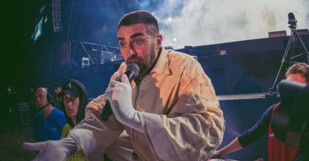 Quebonafide rozwścieczył swoich fanów. Wszystko przez pożegnalny koncert