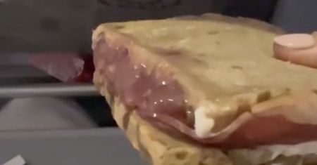 Oceniła jedzenie popularnej linii lotniczej. "Coś najgorszego"