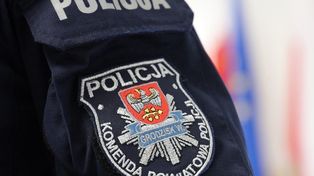 Zdjęcie policjanta z oskarżeniem trafiło do sieci. Policja reaguje