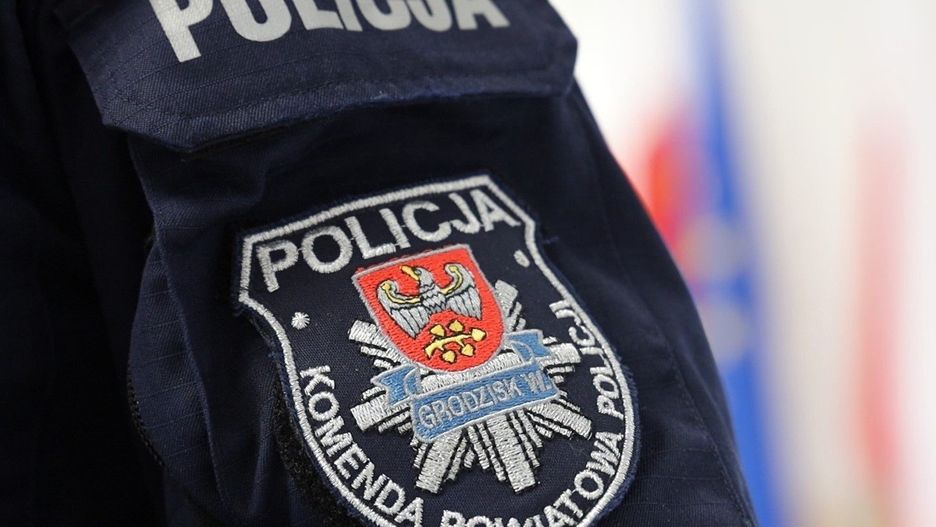 W mediach społecznościowych pojawiło się zdjęcie funkcjonariusza komisariatu w Rakoniewicach, opatrzone komentarzem, że miał on dopuścić się pobicia jednego z mieszkańców powiatu. Policja stanowczo zaprzecza tym oskarżeniom
