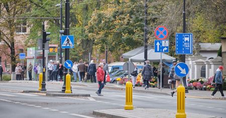 Cmentarze w Lublinie – lista, parkingi, dojazd. Zobacz, jak dojechać na cmentarz na Wszystkich Świętych