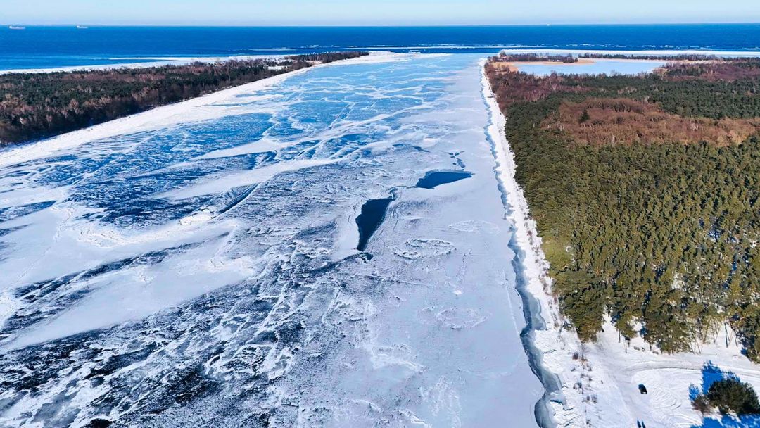 wiadomości,aktualności,WP Wiadomości Tak wygląda ujście Wisły do Bałtyku. Wyjątkowe nagranie z Mierzei Wiślanej