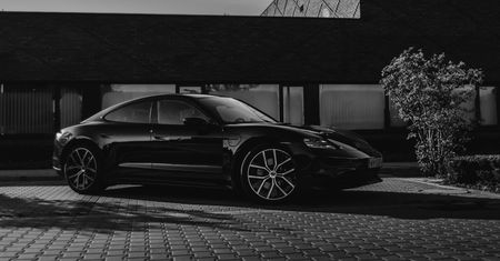 Porsche Taycan Black Edition – anatomia czerni