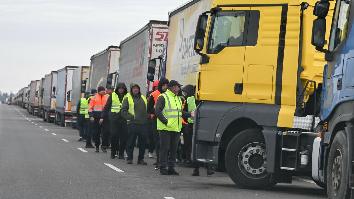 Protest przewo?nik�w na granicy polsko-ukrai?skiej
23.11.2023 Medyka Protest przewoznikow na granicy polsko-ukrainskiej. Konferencja prasowa lidera AGROUNII Michala Kolodzejczaka 
Fot: Oleg Marusic/REPORTER
Oleg Marusic/REPORTER