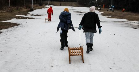 Współcześni dziadkowie nie chcą się zajmować wnukami. A mają obowiązek?