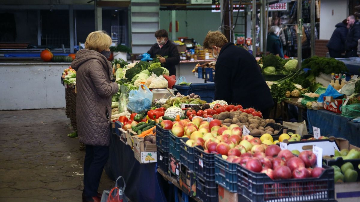 Piękne, błyszczące owoce? To tylko zagrywka producentów
