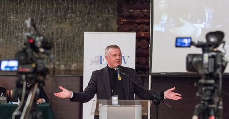 "Ateny Roztocza". Kontrowersyjny duchowny buduje ośrodek filozoficzno-religijny
