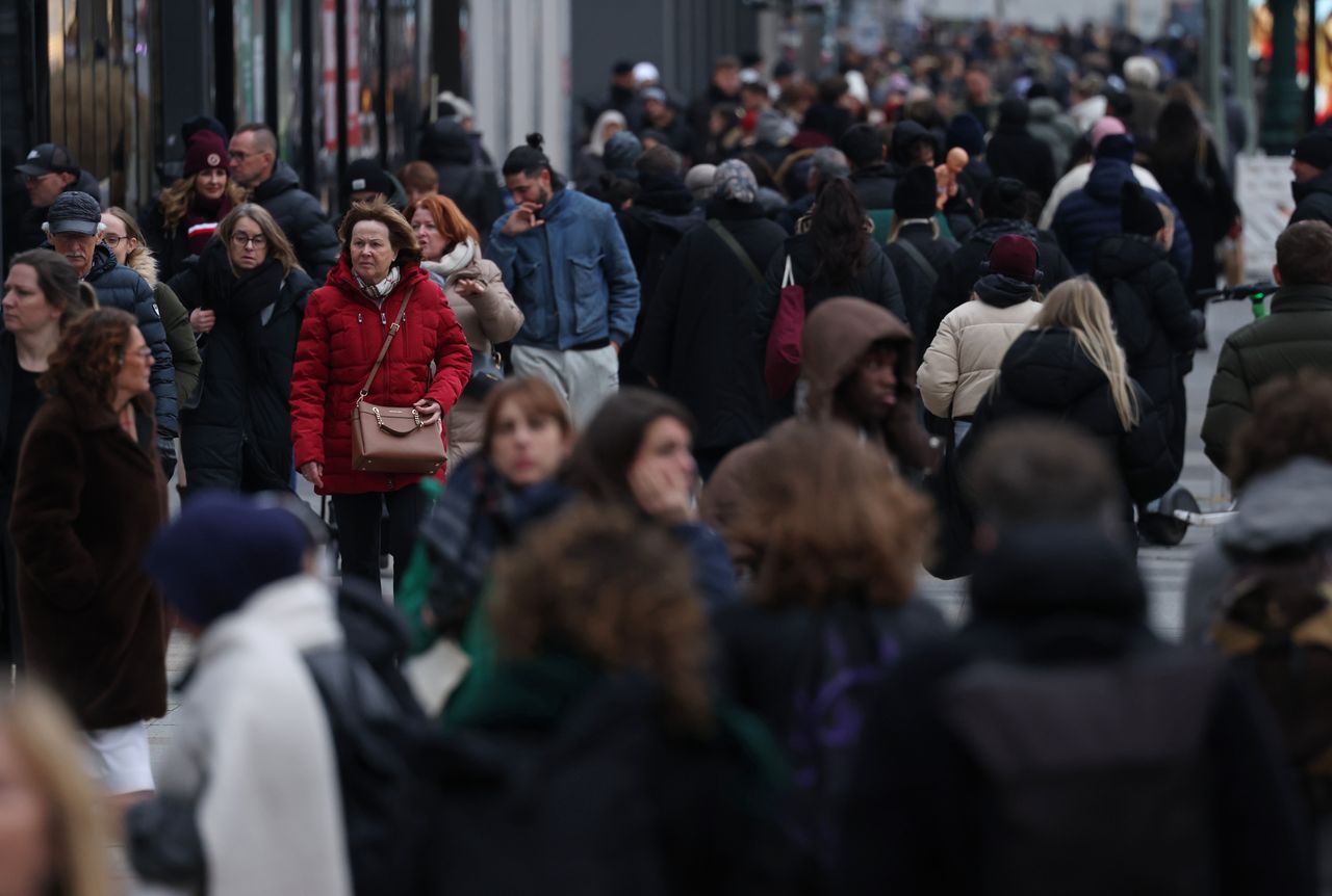 Niemcy mają problem. Kryzys klasy średniej. Na zdj. przechodnie w Berlinie

