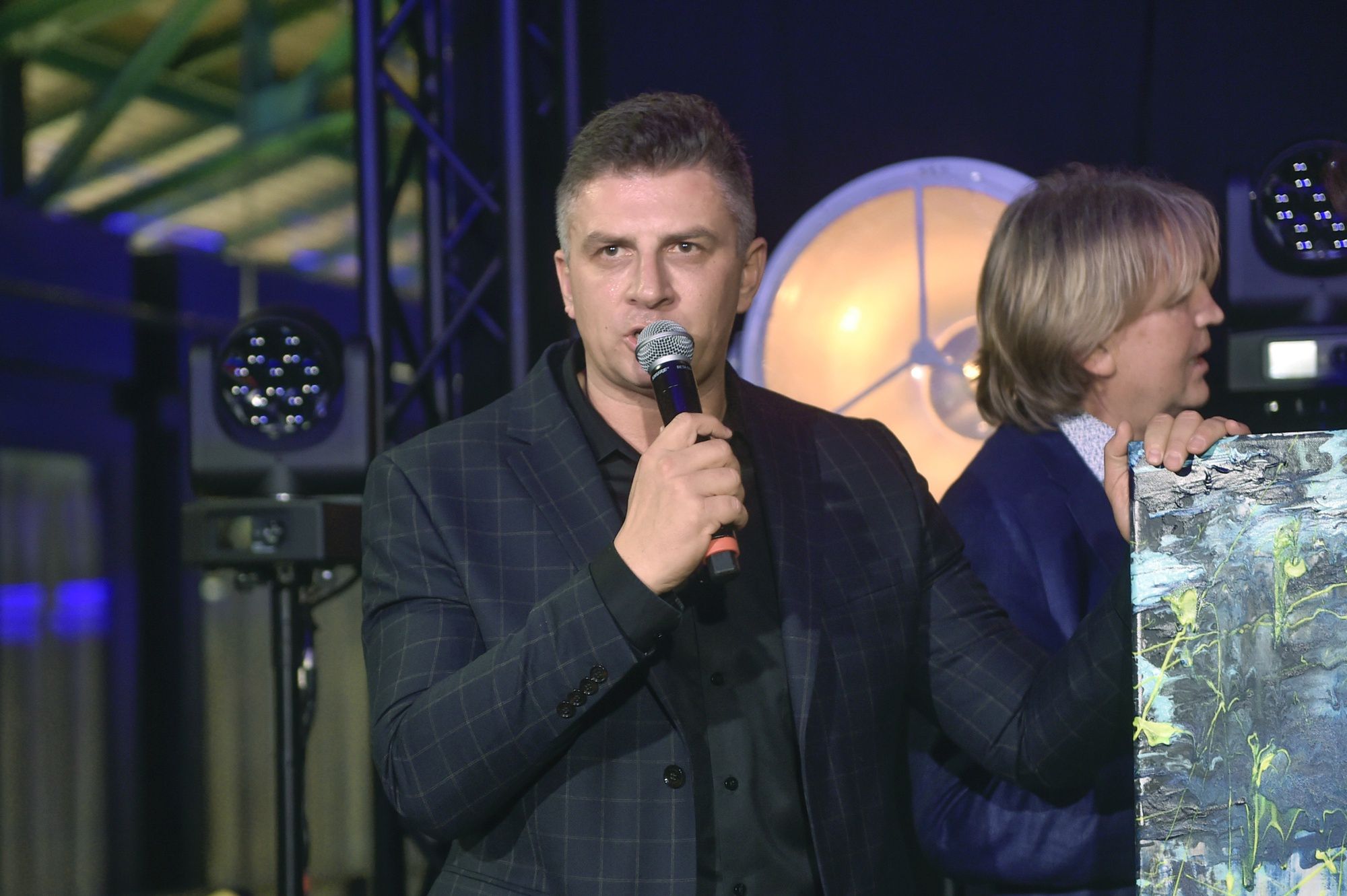 TVP komentuje nową reklamę z udziałem Mateusza Borka. Zachęca do zakupu wódki 