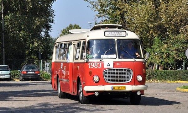 35 lat Klubu Miłośników Komunikacji Miejskiej w Warszawie. Pokażą Ikarusa i "ogórka"