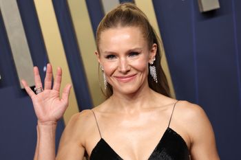 Kreacje gwiazd na rozdaniu nagród Emmy. Moda na prześwity nadal trwa