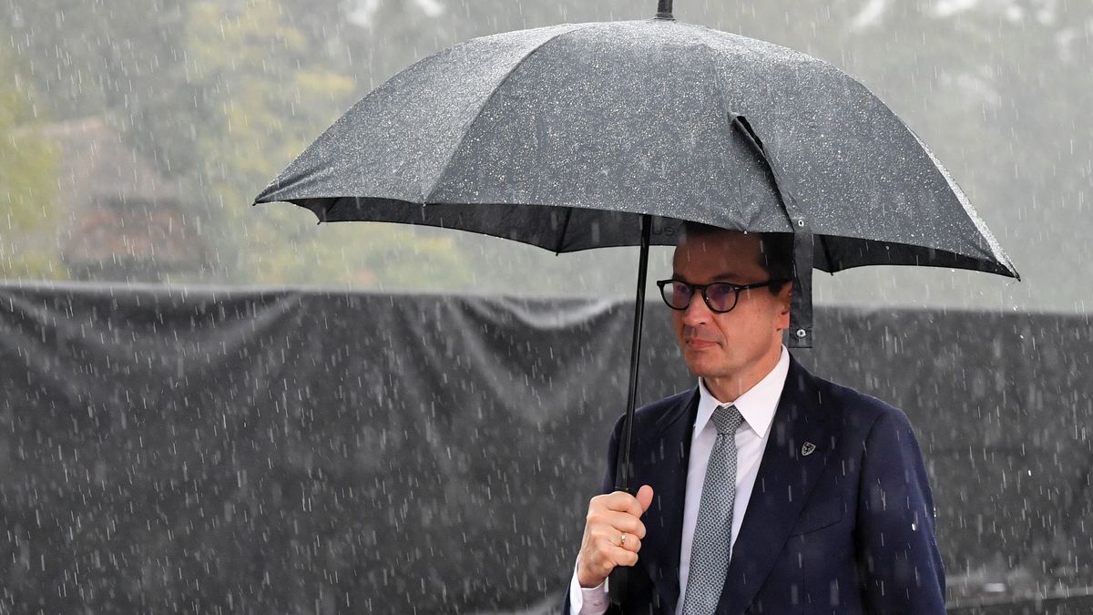 Lublana, Słowenia, 06.10.2021. Premier RP Mateusz Morawiecki w drodze na szczyt szefów rządów państw Unii Europejskiej i państw Bałkanów Zachodnich, 6 bm. w Lublanie. (aldg) PAP/Radek Pietruszka