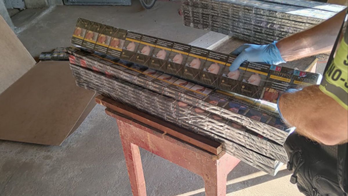 Służby odkryły nielegalne papierosy ukryte w płytach