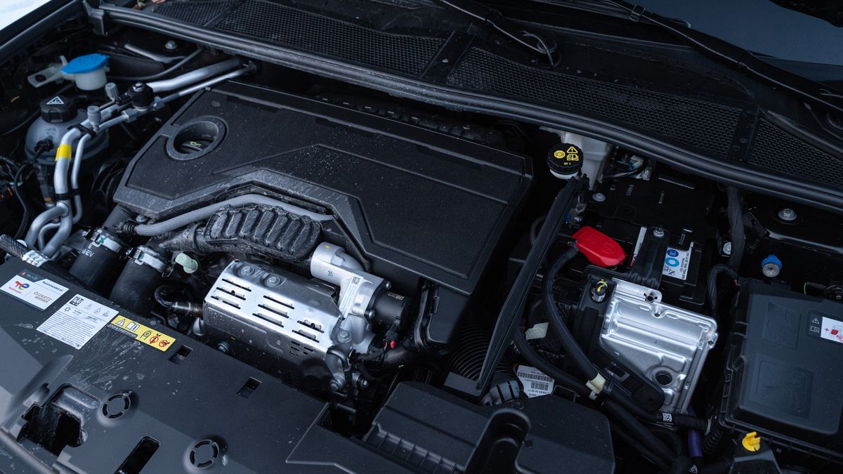 Peugeot 408 Hybrid 145