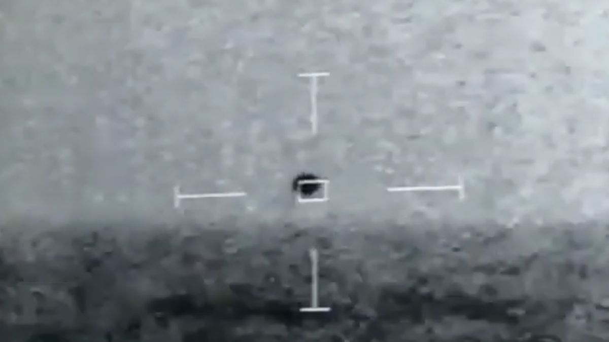 Nad okrętem amerykańskiej marynarki wojennej zaobserwowano niezidentyfikowany obiekt latający