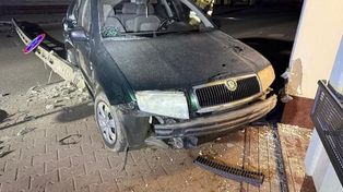 Milicz. 17-latek ściął autem betonowy słup i wjechał w budynek. Chłopak wydmuchał prawie dwa promile