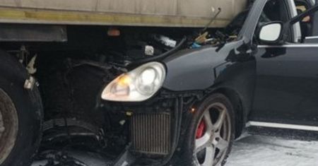 Tyle zostało z porsche. Dramatyczny wypadek na S8