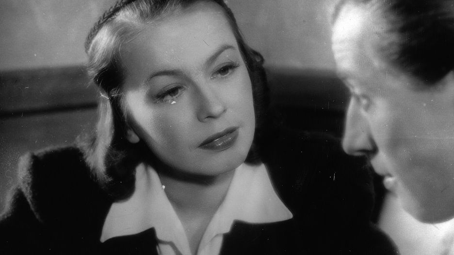 Danuta Szaflarska, kadr z filmu "Zakazane piosenki", 1946 r.