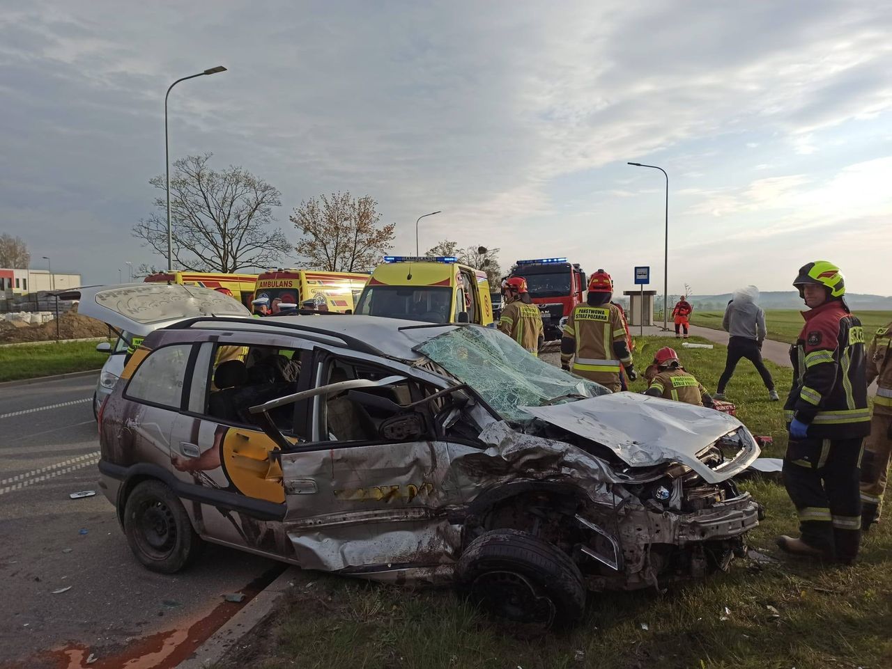 Koszmarny wypadek na Pomorzu. Potrzebny był helikopter